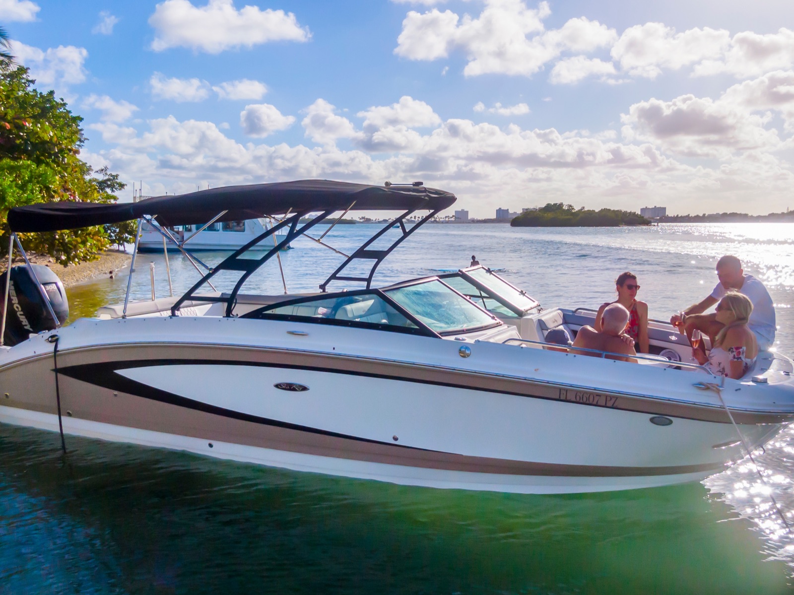 Luxury Boat (34-ft Saxdor) — photo 5 of 6